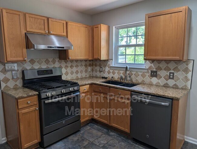 Foto del edificio - 9935 Redbud Tree Ct