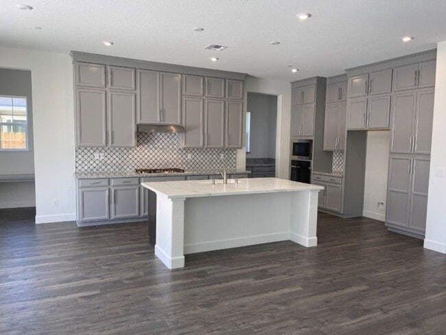Foto del edificio - Fabulous Single Level 4 Bedroom in 95757