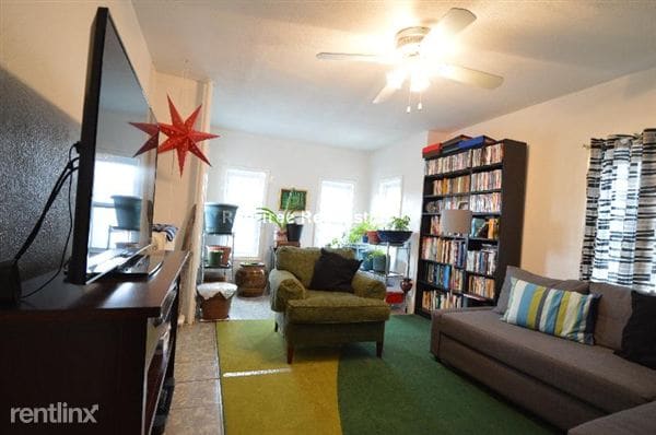 Primary Photo - 351 Centre St