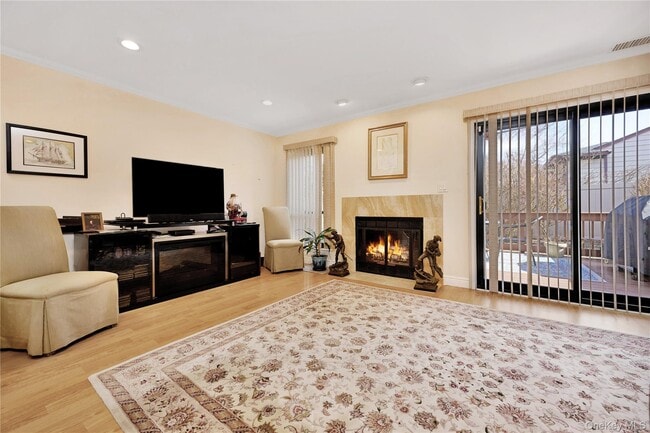 Building Photo - 4 Stanford Ct