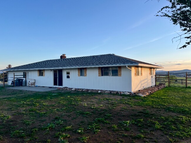 Foto del edificio - 1209 NE Brown Dr