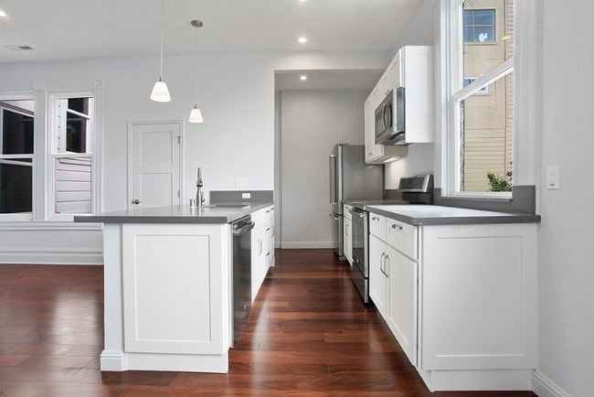 Granite Counter Tops - 1980 Golden Gate