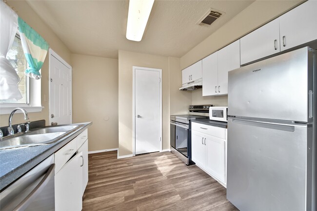 Building Photo - 13159 High Star Dr