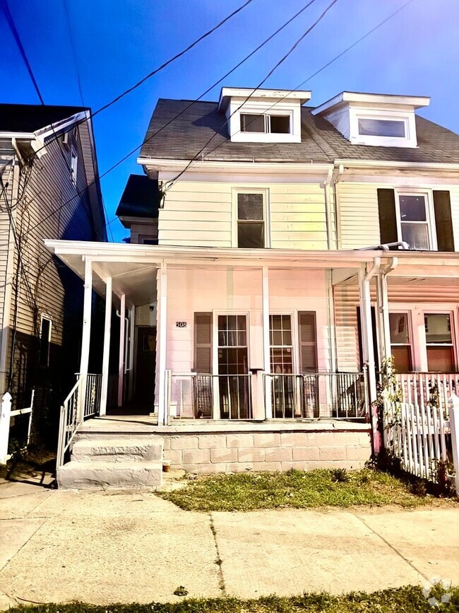 Building Photo - 508 Dock St