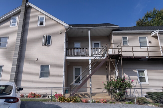 Building Photo - 48 N Church St
