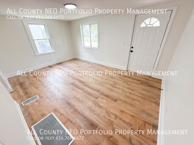 Building Photo - 560 Trevitt St