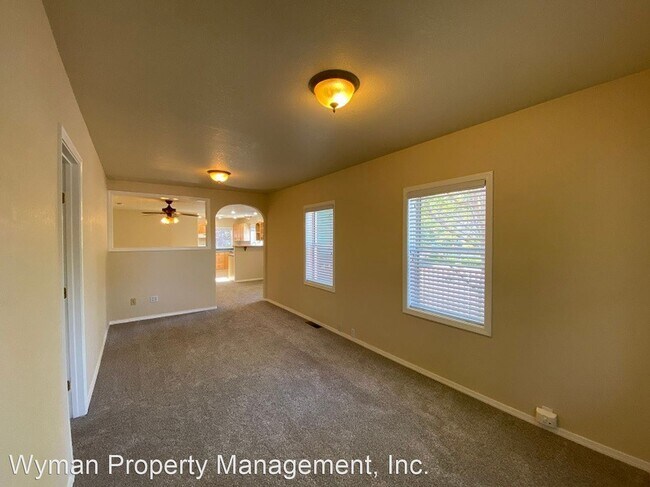 Building Photo - 2 br, 1 bath House - 2041 Oak Street