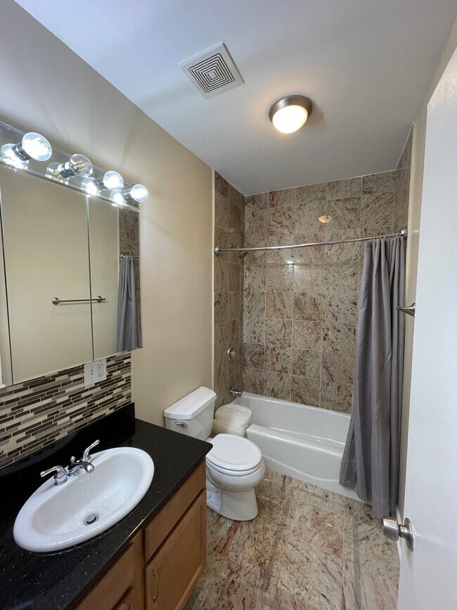 Foto del edificio - 3022 W Belle Plaine Ave