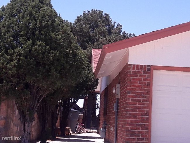 Foto del edificio - 3 br, 2 bath House - 1605 Bernard Kern