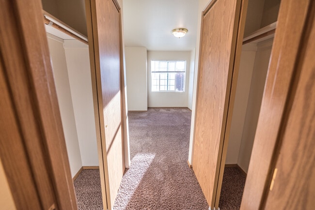 Building Photo - 2106 Yellowstone St