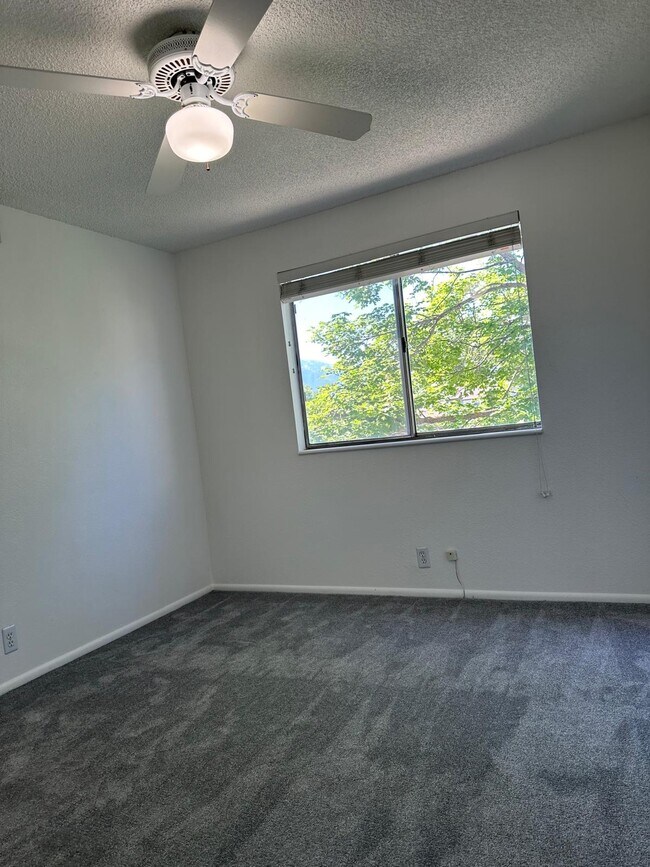 Foto del edificio - 1030 E Quail Vista Ct