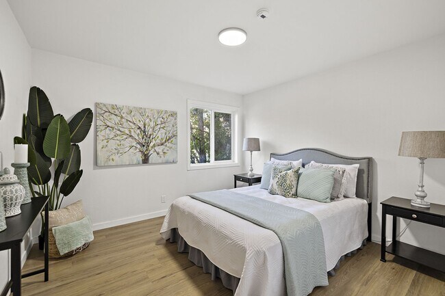 Foto del edificio - 2 Bedroom 1 Bathroom Charming Greenlake Home!