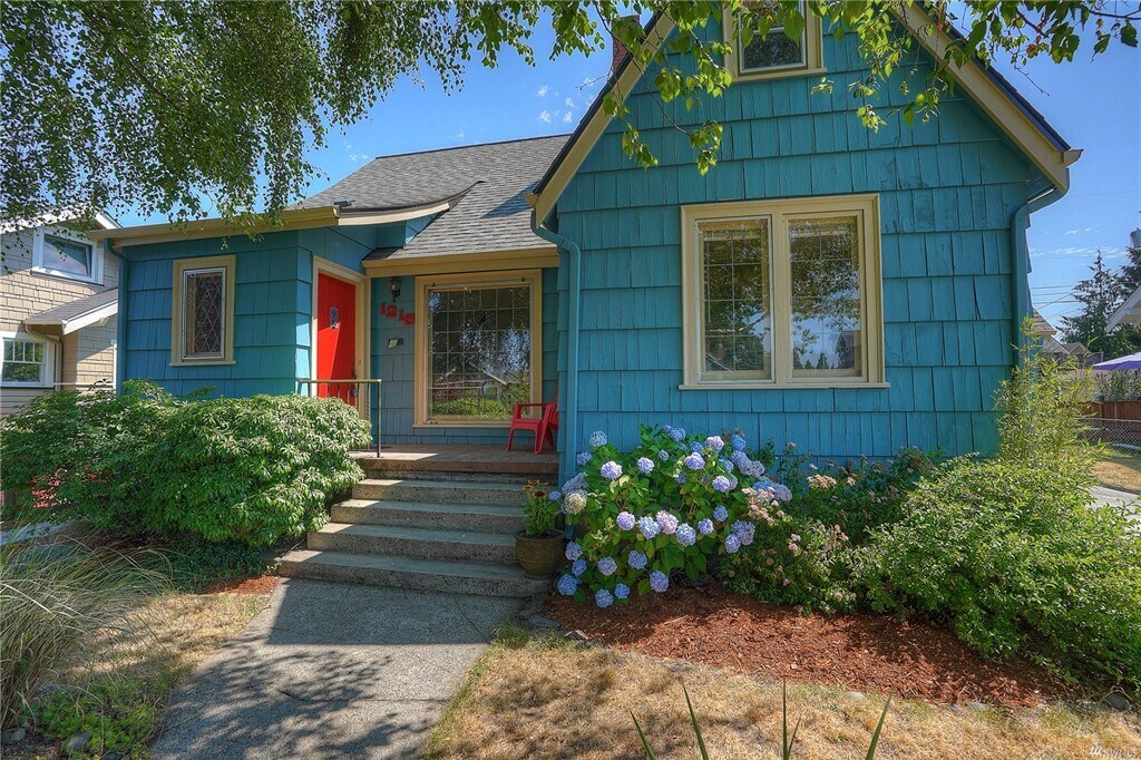 Front Entrance - 1215 N Anderson St