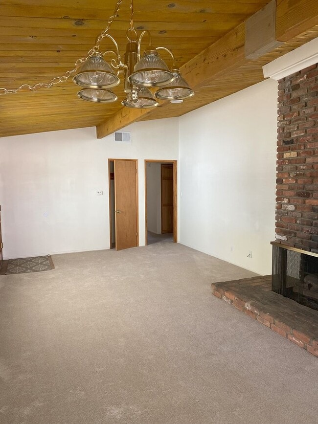 Building Photo - Rural East End Moreno Valley 3 Bedroom