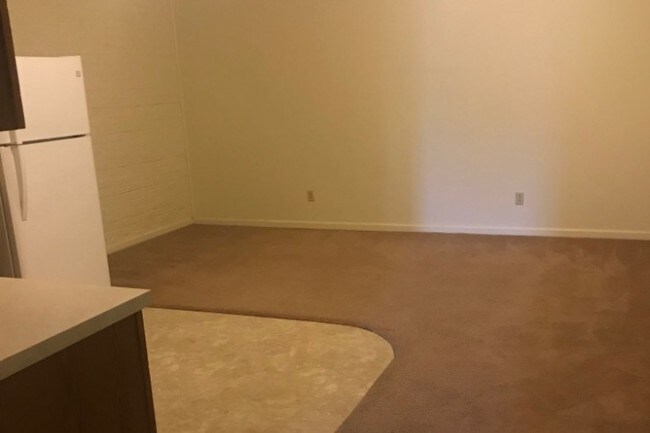 Sala de estar/Cocina - 113 E 9th St