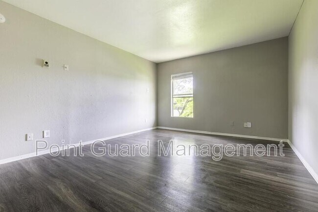 Foto del edificio - 4550 West Kiest Boulevard - 1034