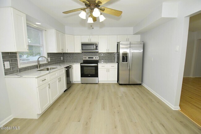 Foto del edificio - 33 B Ledgewood Dr
