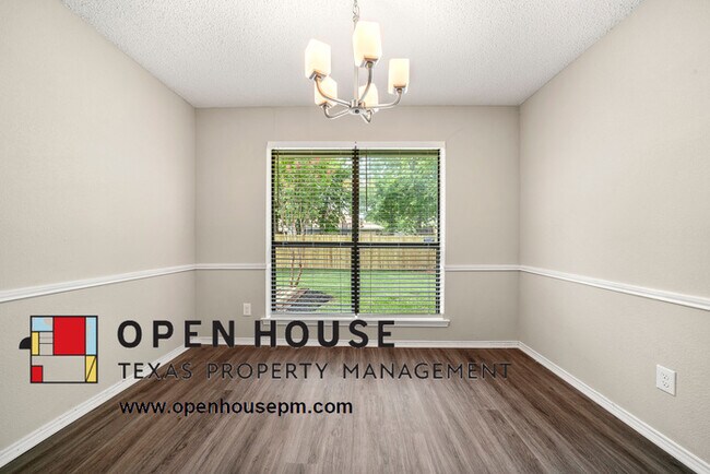 Foto del edificio - 821 Wind Brooke Dr, Arlington