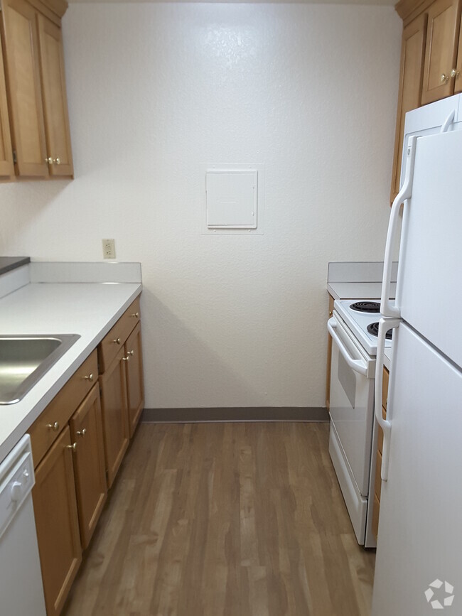 Kitchen - Pinehurst Apartments