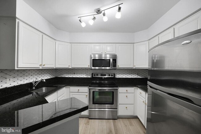 Building Photo - 7812 Mayfair Cir