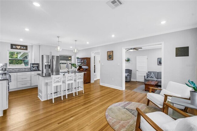 Foto del edificio - 2421 Covina Way S