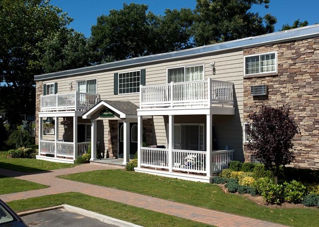 Building Photo - Fairfield Thunderbird Gardens