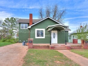 Building Photo - 1812 W Noble Ave