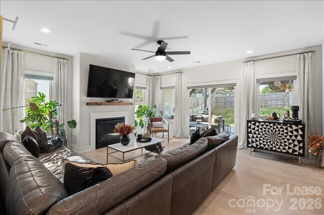 Foto del edificio - 5908 Pepper Bush Ln