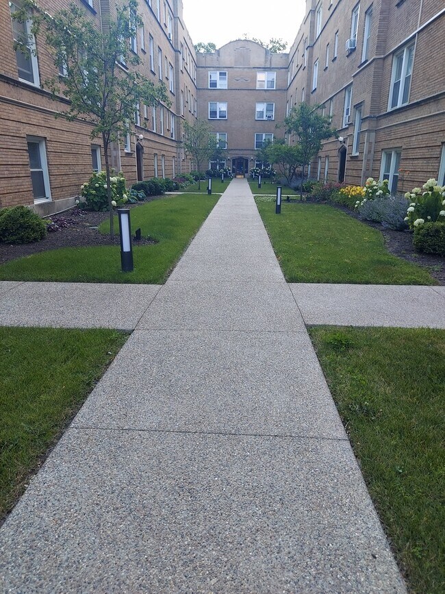 Foto del edificio - 5750 S Stony Island Ave