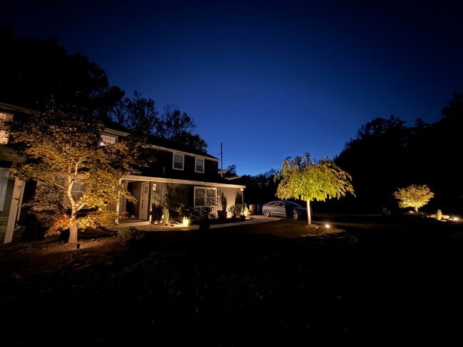 Building Photo - 1677 Bluebird Dr