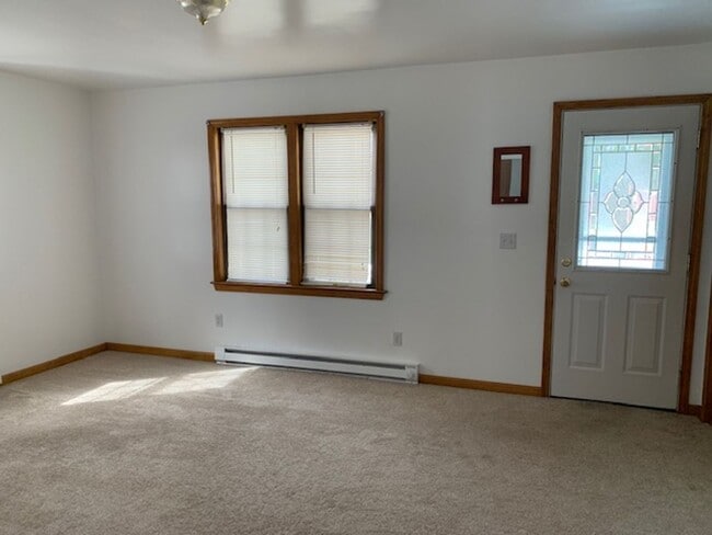 Building Photo - Nice 2 Bedroom Ranch