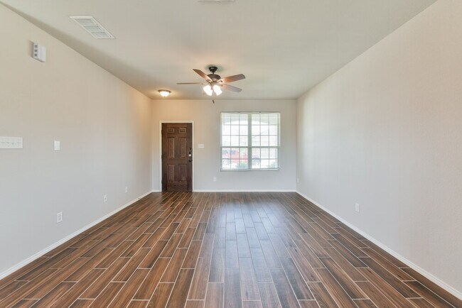Foto del edificio - 7908 Spritsail Ln
