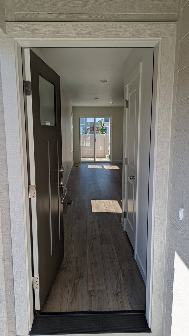 Building Photo - 4693 W Quarterhorse Dr