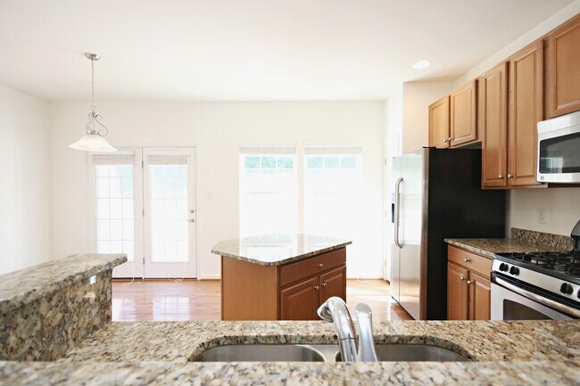 Foto del edificio - Pet-Friendly Pavilions at Pantops Townhome