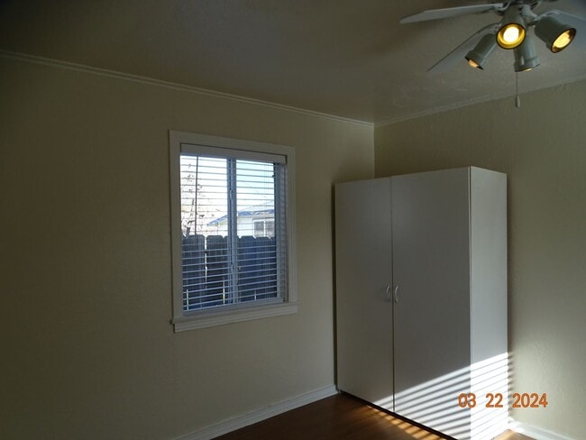 Building Photo - 1 Bedroom 1 Bath In Town
