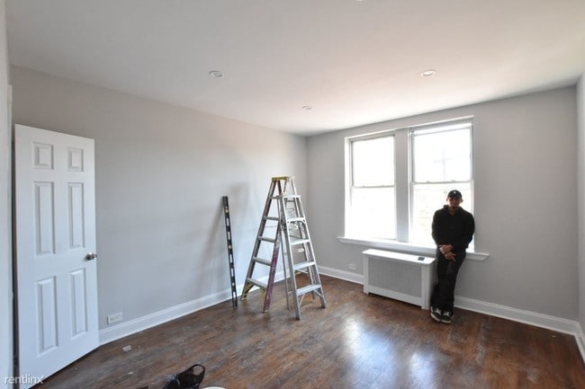 Building Photo - 5995 Riverdale Ave