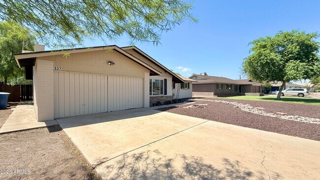 Building Photo - 537 E Laguna Dr