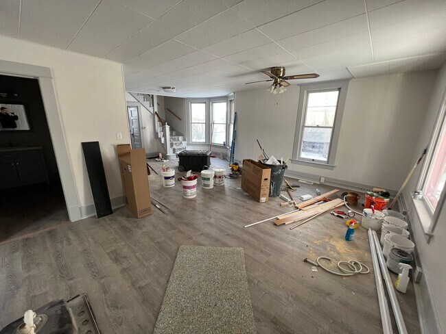 Building Photo - Beautiful Remodeled Home