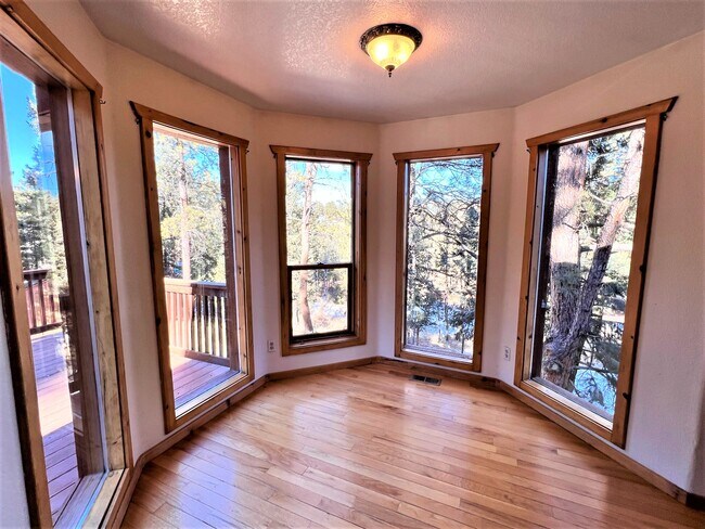 Building Photo - 1534 Burland Dr
