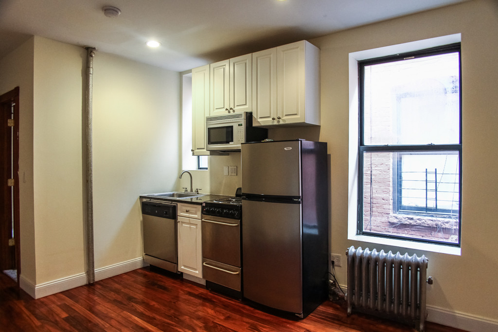 Primary Photo - 111 E 7th St