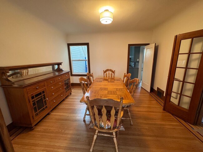 Foto del edificio - Charming Parkside Upper Flat w/ Garage Parking - $4,250/Mo