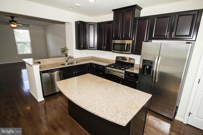 Foto del edificio - 9437 Paragon Ct