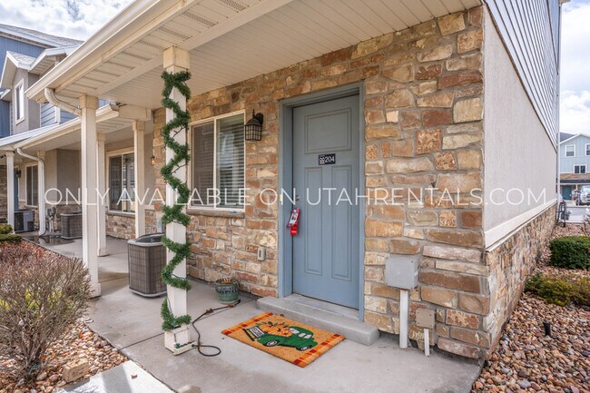 Building Photo - 204 N 725 E