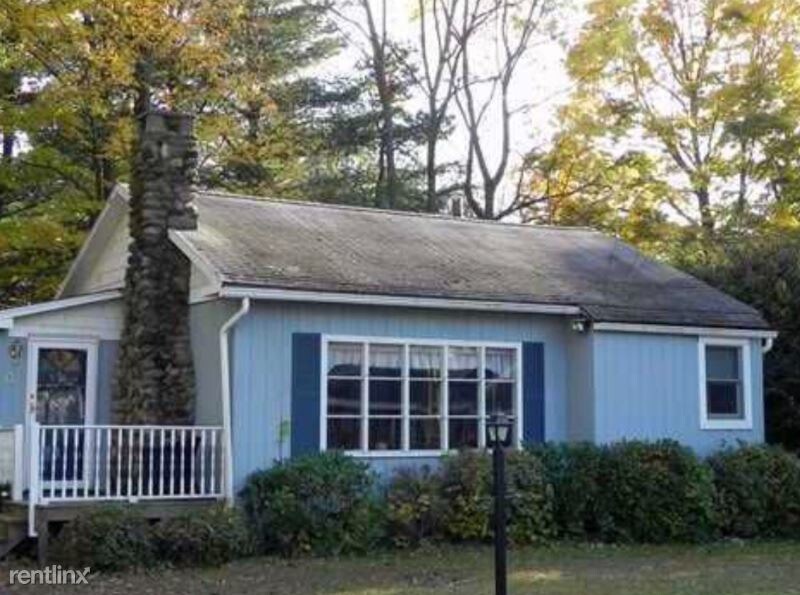 Primary Photo - 3 br, 1 bath House - 8 Willow Ln