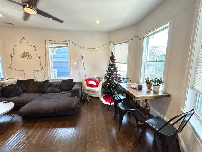 Building Photo - 9 Oswald St