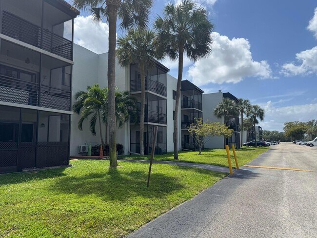Foto del edificio - 3710 N Pine Island Rd
