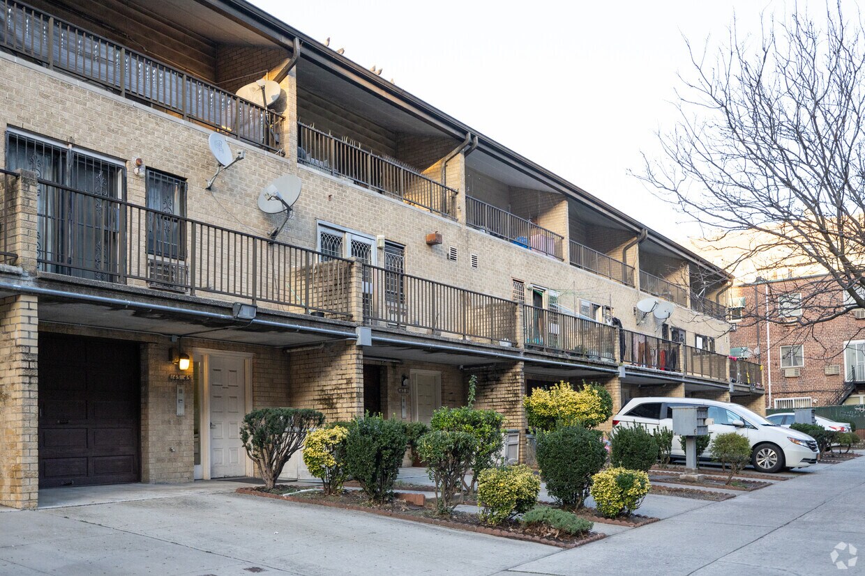 Foto principal - 14337-14353 Barclay Ave