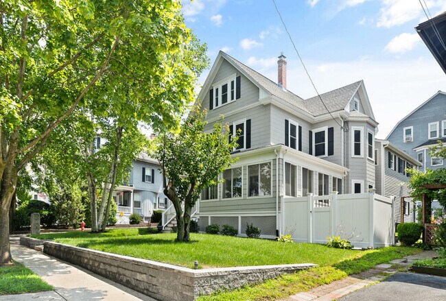 Photo - 271 Washington St House