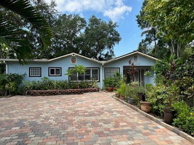 Foto principal - 4007 S Lynwood Ave