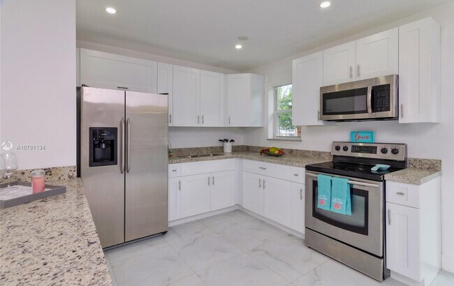 Foto del edificio - 17301 NW 31st Ave
